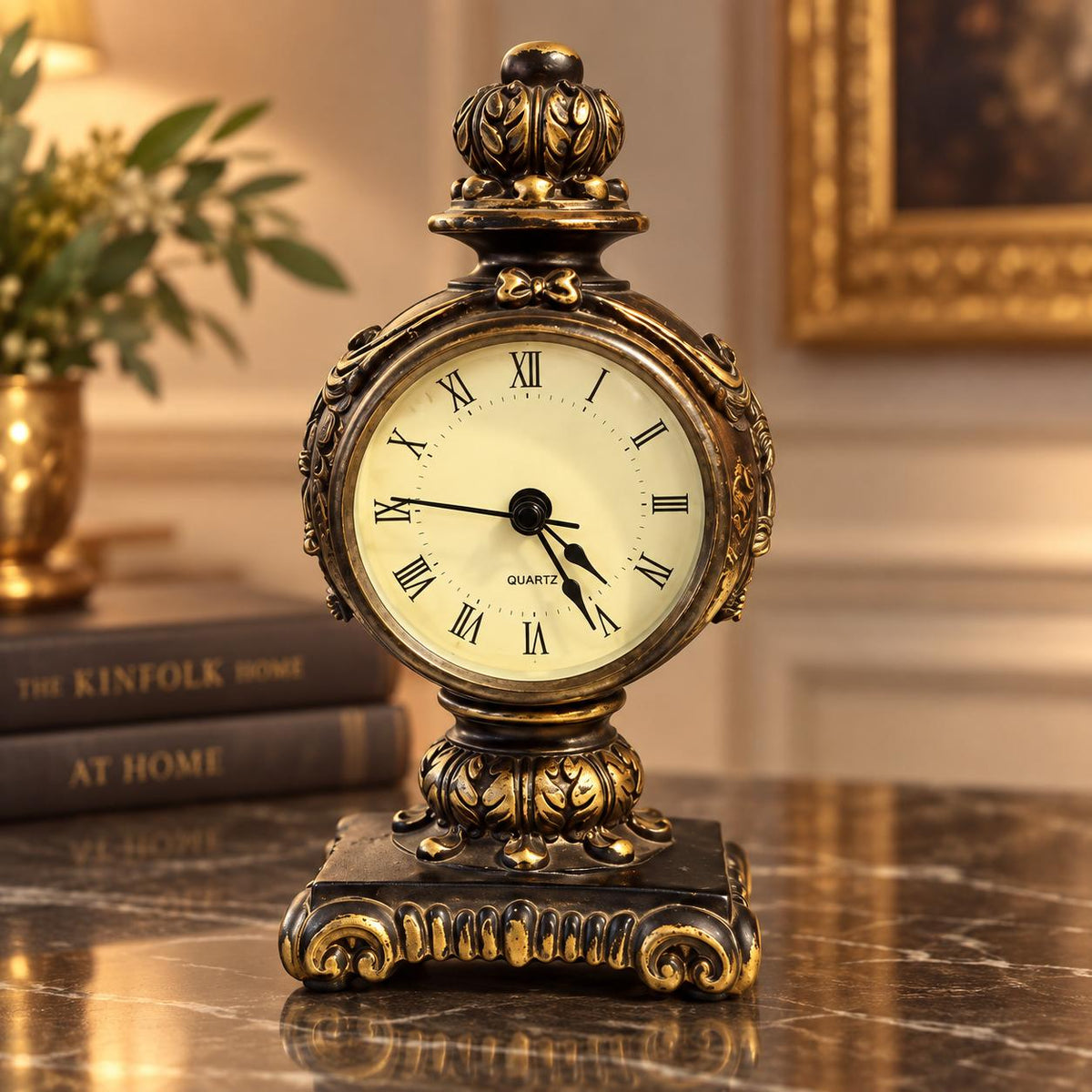 Reloj de Mesa Vintage con Acabado Dorado Envejecido y Números Romanos