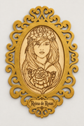 Diseño Reina de Rosas - arte en madera pirograbado con placa de nombre